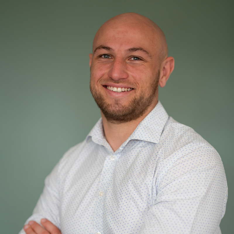 Mathis Cavoret, fondateur de Conciergerie Les 2 Lacs en Savoie et Haute-Savoie.